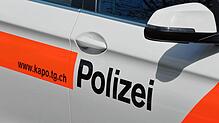 (Symbolbild) Als die Thurgauer Polizisten am Tatort eintreffen, sind sowohl der mutmaßliche Dieb als auch der Hausbewohner, der ihn ...