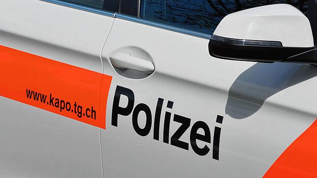 (Symbolbild) Als die Thurgauer Polizisten am Tatort eintreffen, sind sowohl der mutmaßliche Dieb als auch der Hausbewohner, der ihn ...