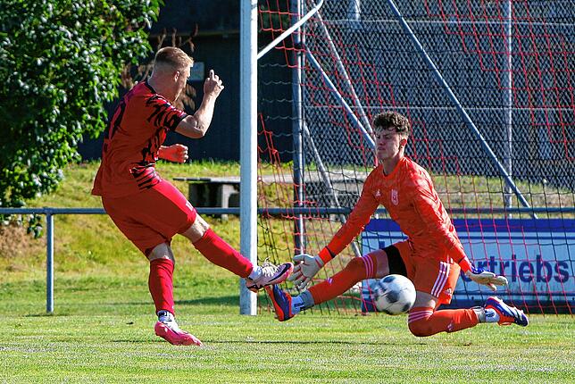 Bild 34: FV Walbertsweiler-Rengetsweiler gewinnt Duell mit TuS Immenstaad. Die besten Bilder!