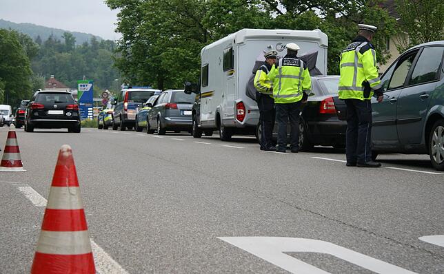 55 Fahrzeuge wurden am Donnerstag, 5. Mai, kurz vor dem Zoll in Waldshut, im Rahmen einer bundesweiten Aktion kontrolliert.