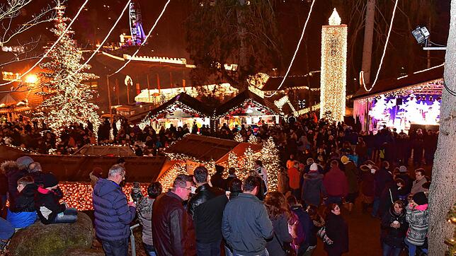 Festlich erleuchtet ist alljährlich das Gelände am Triberger Wasserfall beim Triberger Weihnachtszauber.
