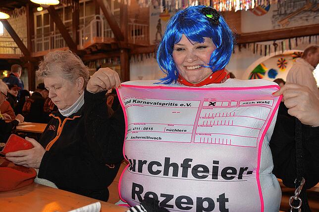 Bild 12: In Bad Dürrheim herrscht am Fasnetmentig beste Feierlaune (1)