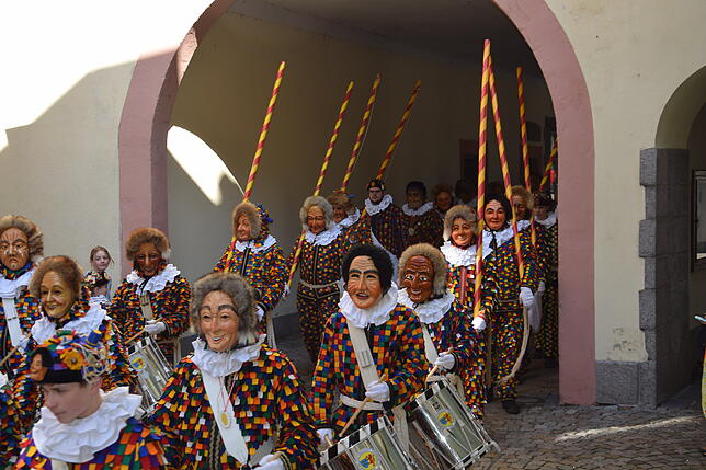 Bild 12: Narrolauf in Laufenburg 2025: Diese Bilder zeigen den farbenprächtigsten Umzug des Jahres!