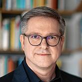 Frank Brettschneider, Inhaber des Lehrstuhls für Kommunikationswissenschaft an der Universität Hohenheim, sagt über die Dopplung der ...