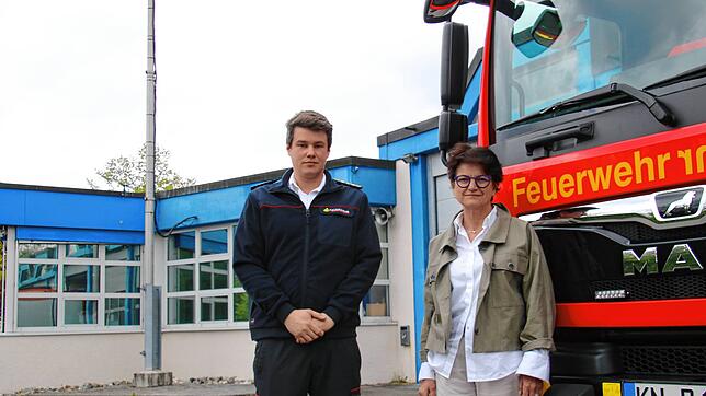 Wissen, vor welchen Herausforderungen Stadt und Feuerwehr stehen: Kommandant Tobias Oechsle und Bürgermeisterin Monika Laule. Ein großes ...