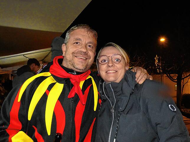 Bild 14: Der Narrenverein feiert mit der Bevölkerung den Beginn der Fasnacht auf dem Rathausplatz