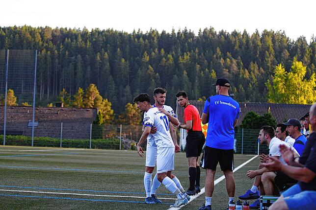 Bild 4: Der FV Tennenbronn gewinnt gegen den FC Öhningen-Gaienhofen. Wir haben die besten Bilder!