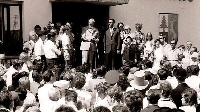 Kurt Georg Kiesinger besuchte 1970 das Rosenfest in Nöggenschwiel, viele Besucher freuten sich über die Anwesenheit des ehemaligen ...