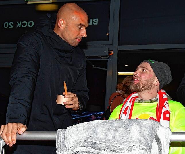 Bild 16: RB Leipzig bereitet Kevin Simanowski einen herzlichen Empfang &ndash; und wir haben Bilder!