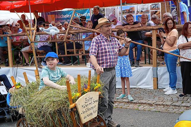 Bild 10: Ausgelassene Stimmung bei dem Dorffest in Tengen-Watterdingen