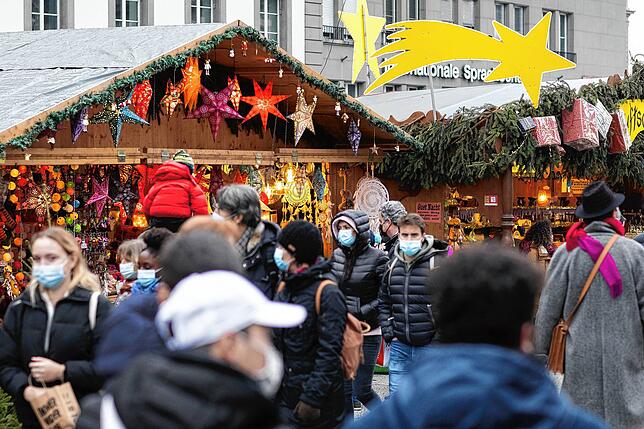 Auch das gibt es in Deutschland dieses Jahr kaum, in der Schweiz aber durchaus: Ein Blick über die Stände des Berner Weihnachtsmarkts. ...