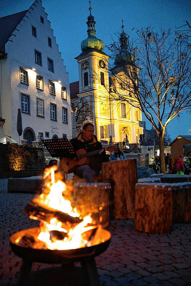 Am zweiten Adventswochenende findet wieder der Adventsmarkt an der Donauquelle und im Residenzviertel in Donaueschingen statt.