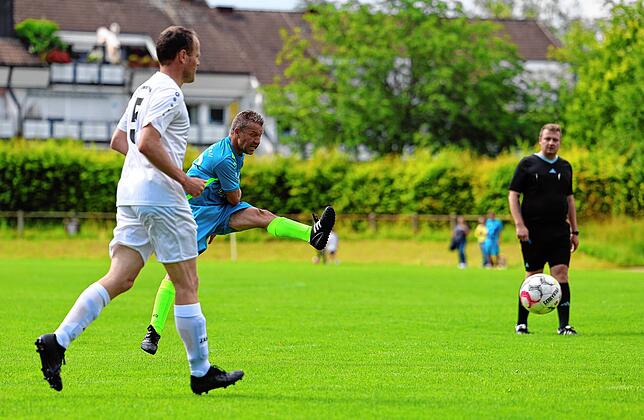 Bild 16: Ü40-Männer des FC Radolfzell stehen nach 6:0 gegen Pfaffenweiler/Ehrenkirchen im Verbandspokalfinale