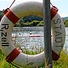Ein Rettungsring am Buchenseebadufer. Das Bad wurde im Sommer vorübergehend gesperrt, nun wird es wieder Thema (Archivbild).