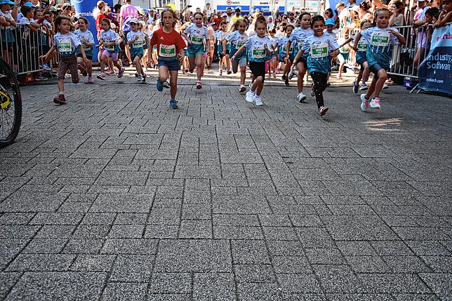 Bild 14: So viele sind beim 14. Trompeterlauf in Bad Säckingen dabei! Hier die Bilder der jüngsten Läufer
