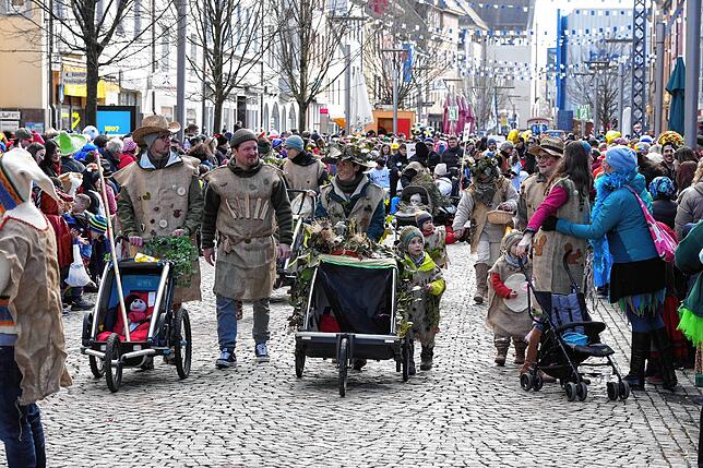 Bild 18: Die besten Bilder vom Schmutzigen Donnerstag in Donaueschingen: Kinderumzug begeistert!