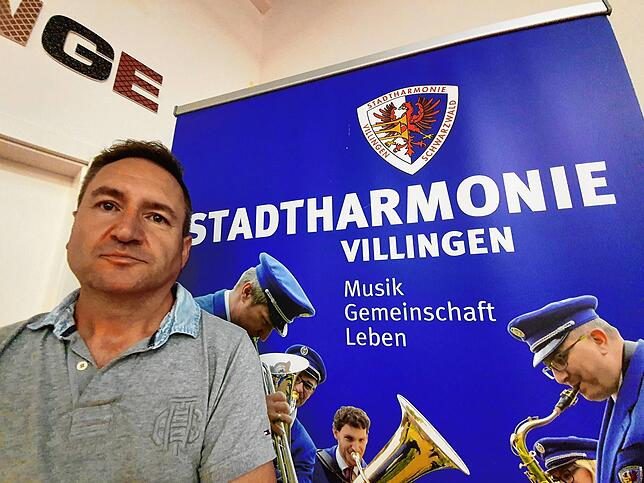 Seit zehn Jahren dirigiert er das Jugendorchester der Harmonie. Benno Kilzer dachte vor Corona auch mal ans Aufhören. Heute weiß er, ...