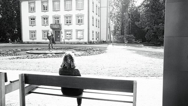Aus Sorge vor Stigmatisierung und späteren Ressentiments veröffentlicht der SÜDKURIER nicht den wahren Namen der jungen Frau und ...