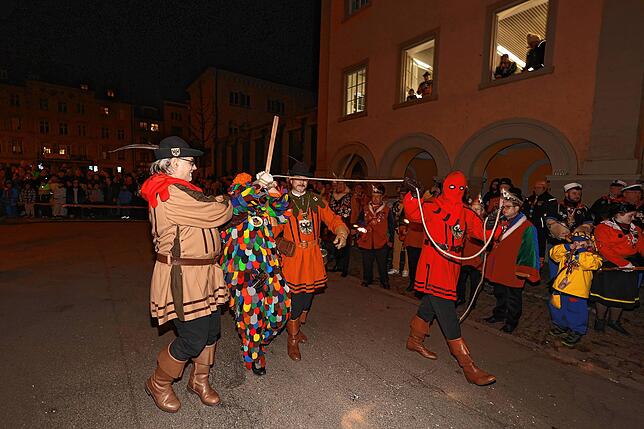 Bild 6: Fasnacht 2025 in Konstanz: So erlebt der Stephansplatz das flammende Spektakel