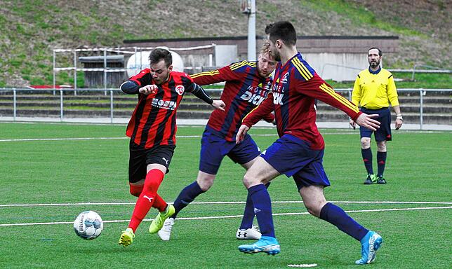 Bild 14: FC 08 Bad Säckingen ist enttäuscht nach dem 2:2 gegen den SC Lauchringen &ndash; wir haben die Bilder!