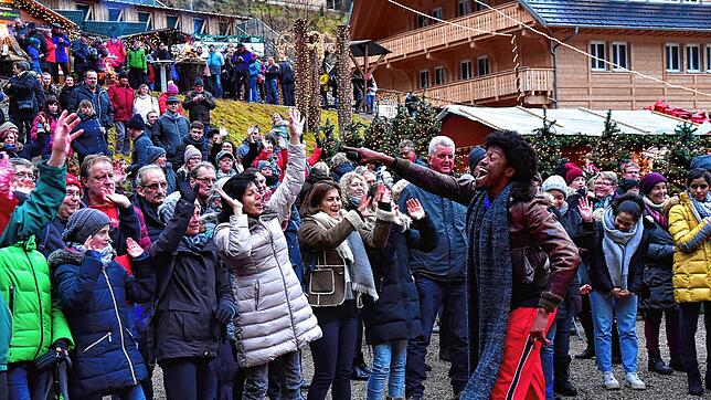 Gute Laune ist bei den mehr als 150 Shows garantiert, die auf dem Weihnachtszauber insgesamt geboten sind (Archivbild).
