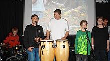 In der Schulband können sich die jungen Camphill-Schüler mit Assistenzbedarf musikalisch ausdrücken und weiter entwickeln (von links): ...