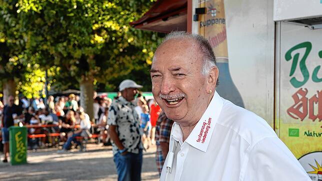 Bild 12: Konstanzer Seenachtfest 2022: Einheimische und Gäste feiern im Stadtgarten