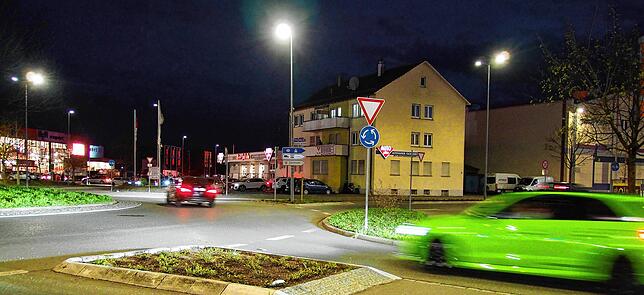 Am Karfreitag trafen sich trotz städtischer Verfügung Auto-Poser zur Saisoneröffnung zum Car-Freitag in der Singener Südstadt. Das ...