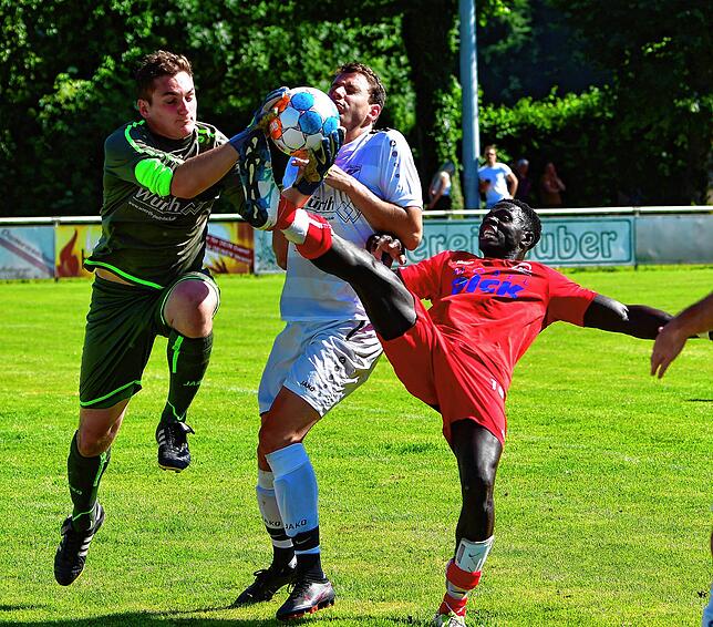 Bild 37: SC Lauchringen steigt nach 0:3 gegen Spvgg. Wutöschingen in die Kreisliga B ab &ndash; wir haben Bilder!