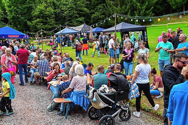 Den ganzen Sonntag ist auf dem Röthenlochhof viel geboten.