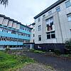 An der Fassade des Krankenhauses Radolfzell nagt der Zahn der Zeit: Einst der Stolz der Stadt Radolfzell, nun eine Immobilie mit hohem ...