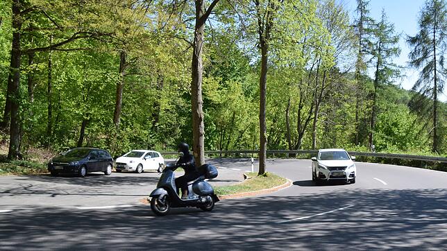 Der Parkplatz an der Bergstraße über Ludwigshafen bleibt gesperrt. Dieses Bild ist aus dem Frühling 2020.