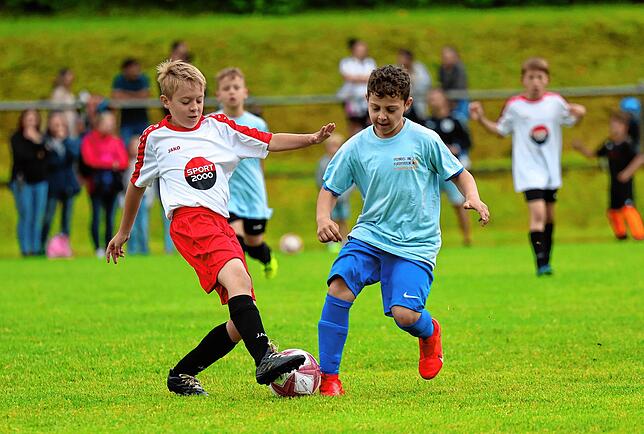 Bild 23: Beim großen Fußballturnier der Radolfzeller Grundschüler zeigen die Nachwuchskicker ihr Talent