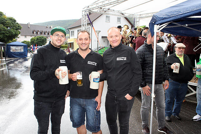 Bild 19: Beim Blumberger Straßenfest war die Stimmung trotz des Regenwetters gut