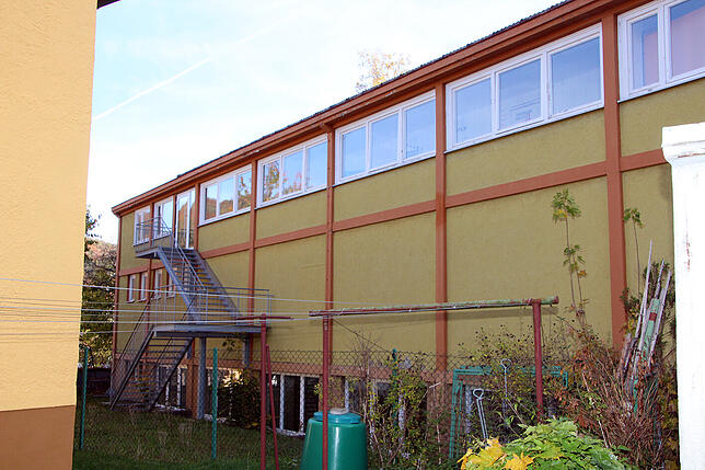Abgerissen werden soll auch dieser Anbau an die Scheffelschule. Bild: Bernhard Lutz