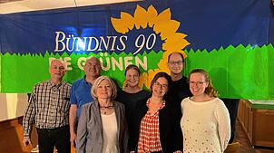 Sie treten für die Grünen bei der Kreistagswahl im Wahlbezirk V an (hinten, von links): Markus Weissenberger, Axel Schaub, Johanna ...