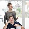 Wer wagt, gewinnt: Christian Serrer (hinten) und David Nelles haben ein Erfolgsbuch auf den Markt gebracht. Bild: KlimaWandel GbR