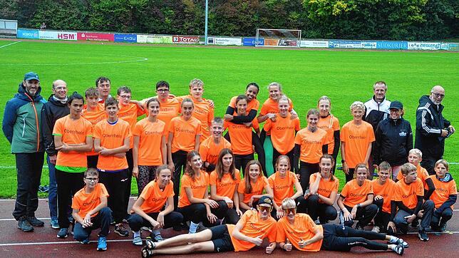 Zufrieden in Salem: Die Leichtathleten des Bezirks Oberrhein mit Betreuern nach dem Vergleichskampf im Linzgau.