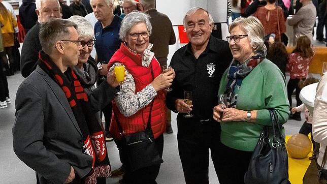 Die Ausstellung zog am Freitag viele Besucherinnen und Besucher an.
