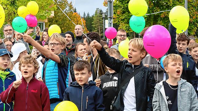 Es ist ein Tag der Freude. Mit dem offiziellen Spatenstich und ganz vielen Luftballons beginnt an der Nachsorgeklinik in Tannheim der ...