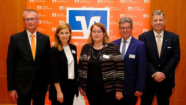 Vorstandsvorsitzender Werner Thomann mit den neuen Aufsichtsrätinnen Maya Mehlhorn, Claudia Bächle und dem wiedergewählten Winfried ...