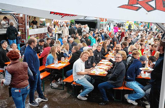Bild 20: Stadtmusik Tiengen spielt zum Abschluss des Schwyzertags: Das sind die Bilder