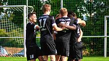 Der FV Marbach hatte kollektiven Grund zum Jubeln: Das 3:0 gegen den FC Löffingen war für den Tabellenletzten der erste Saisonsieg.