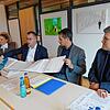 Ulrich Krieger (Zweiter von links) hatte Zahlenwerk aus Laufenburg beim Pressegespräch dabei. Dettighofens Bürgermeisterin Marion Frei ...