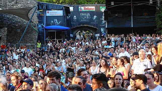 Bild 12: Die besten Bilder vom Bausa-Konzert beim Hohentwiel-Festival Teil 4
