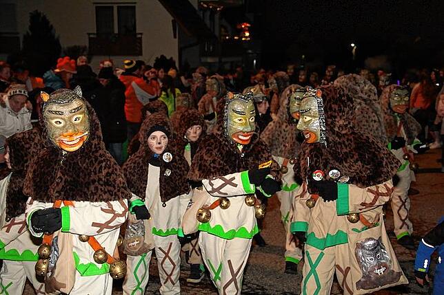 Ehrensache, dass die Wolfbach-Rolli mit einer großen Gruppe bei ihrem Umzug dabei sind.
