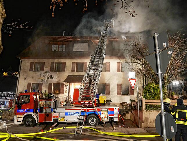 Februar 2019: Ein Küchenbrand hatte sich im Gasthof ausgebreitet und das gesamte Gebäude zerstört.