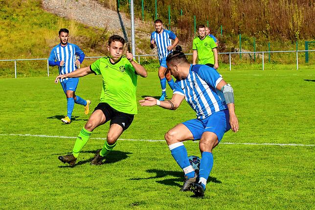 Bild 23: SV Karsau verteidigt die Tabellenspitze durch einen 4:2-Erfolg gegen Verfolger Spvgg. Wehr