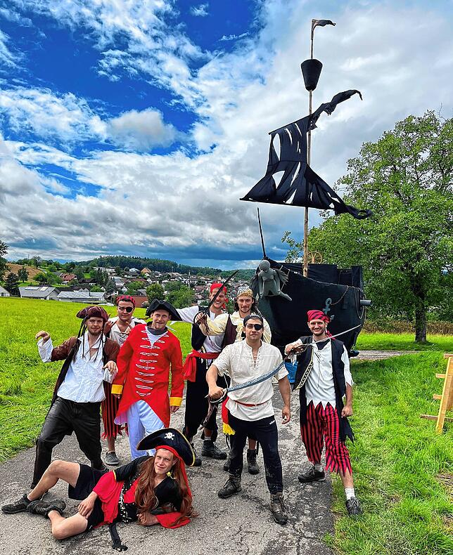Die Sieger der Gaudiwertung: Die Jungspunde mit ihrem Piratenschiff.