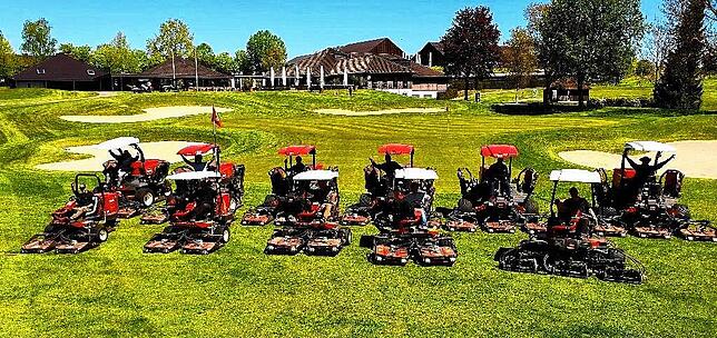Abwechslung in schwerer Zeit: Auszubildende helfen dieser Tage beim Hotel Öschberghof beim Greenkeeping aus.